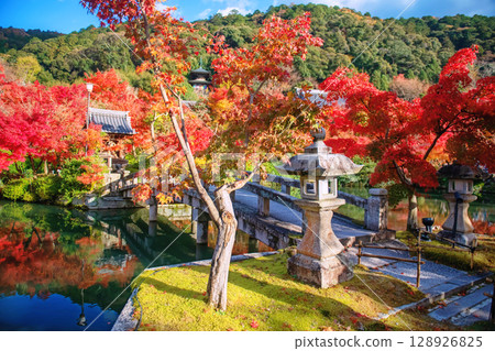 Ei-kando autumn garden with skyline reflection in autumn, Kyoto Ei-kando autumn garden with skyline reflection in autumn, Kyoto 128926825