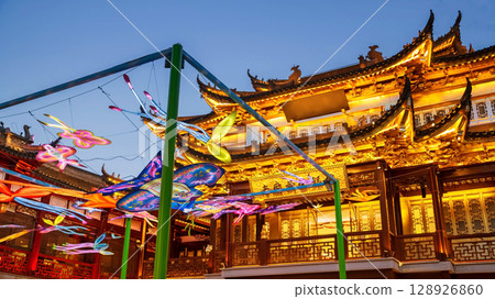 Beautiful animal kite light up at yuyuan garden, Shanghai, China 128926860