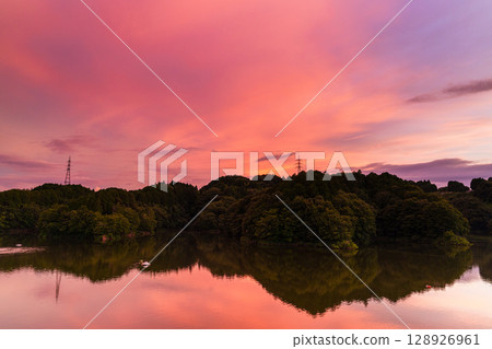 Summer 2025: Sunset covering the sky above Lake Nunome and its reflection on the lake surface ⑲ Summer 2025: Sunset covering the sky above Lake Nunome and its reflection on the lake surface ⑲ 128926961