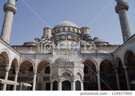 Yeni Mosque in Istanbul, Turkey 128927069