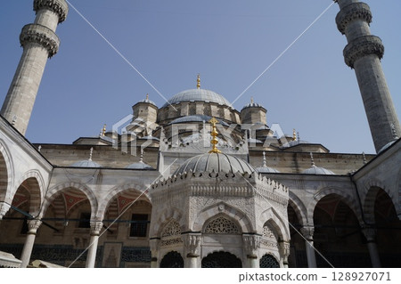Yeni Mosque in Istanbul, Turkey 128927071