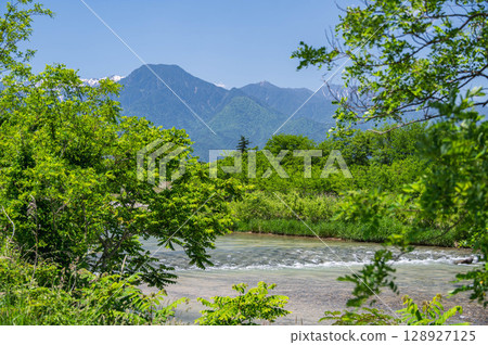 有明山和穗高川，安曇野 128927125