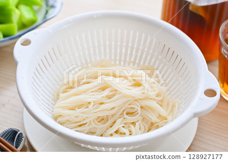 煮素麵 煮素麵 128927177