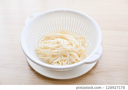 煮素麵 128927178