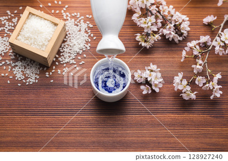 Sake and cherry blossoms Sake and cherry blossoms 128927240