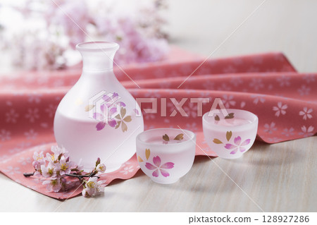 清酒和櫻花 清酒和櫻花 128927286