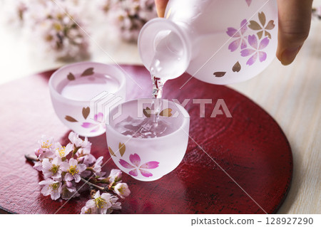 清酒和櫻花 清酒和櫻花 128927290