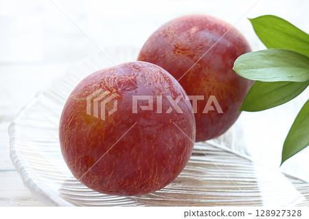 "Kiyo", a high-quality plum from Yamanashi Prefecture 128927328
