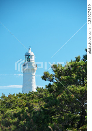 島根縣出雲市三崎燈塔的夏日 島根縣出雲市三崎燈塔的夏日 128927429