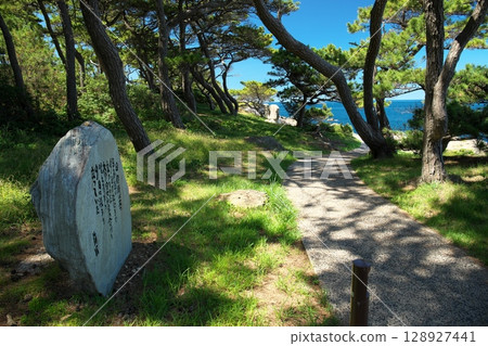 Summer day at Misaki Lighthouse in Izumo City, Shimane Prefecture 128927441