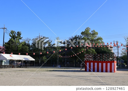 等待盆踴的會場場景 128927461