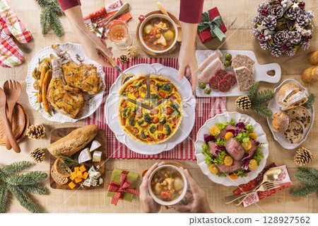 Usual dinner table Christmas 128927562