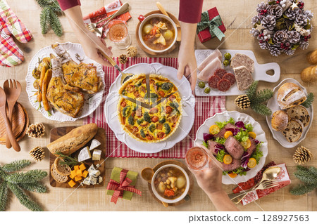 Usual dinner table Christmas 128927563