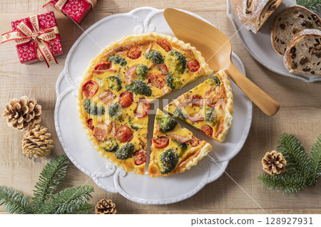 Tomato and broccoli quiche 128927931