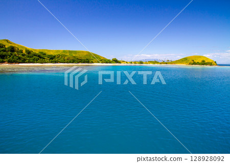 South Beach on Mana Island, Mamanuca Islands, west of Viti Levu, Republic of Fiji, Oceania 128928092