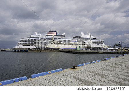 Harbor where luxury liners are anchored Harbor where luxury liners are anchored 128928161