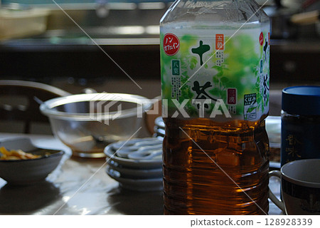 Kitchen space in summer evening 128928339