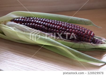 新鮮紅玉米 Yamato Rouge 新鮮紅玉米 Yamato Rouge 128929978