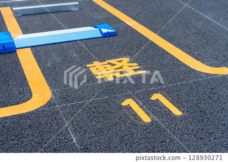 Coin parking, paid parking, light vehicle only 128930271