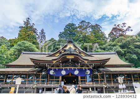 Miwa Myojin Ogami Shrine, worship hall (rebuilt by the fourth shogun, Tokugawa Ietsuna), important cultural property, god of protection from evil and matchmaking Miwa Myojin Ogami Shrine, worship hall (rebuilt by the fourth shogun, Tokugawa Ietsuna), important cultural property, god of protection from evil and matchmaking 128930432