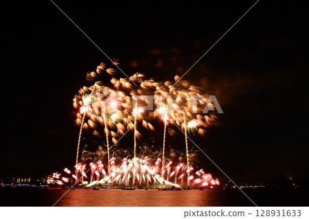 夏日夜空中綻放的煙火<桑名水鄉煙火大會2025> 夏日夜空中綻放的煙火<桑名水鄉煙火大會2025> 128931633