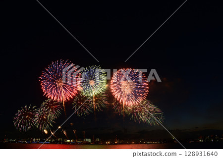 夏日夜空中綻放的煙火<桑名水鄉煙火大會2025> 夏日夜空中綻放的煙火<桑名水鄉煙火大會2025> 128931640