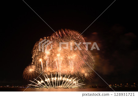 夏日夜空中綻放的煙火<桑名水鄉煙火大會2025> 夏日夜空中綻放的煙火<桑名水鄉煙火大會2025> 128931721