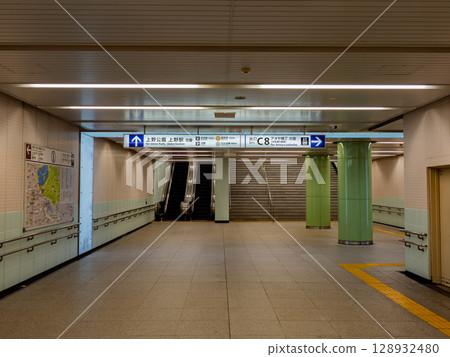 Guide sign for the Ueno Chuo Dori underground walkway 128932480
