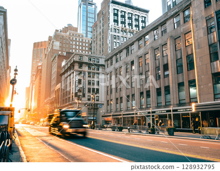 Manhattan morning view that starts to move in New York 128932795