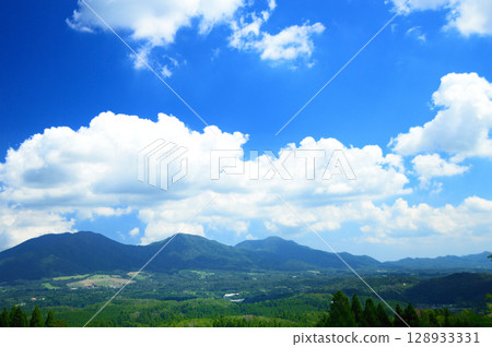 夏季的蒜山三峰 128933331