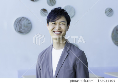 Portrait of the upper body of a middle-aged man wearing a jacket. Photo courtesy of Sky Perfect Tokyo Media Center. Portrait of the upper body of a middle-aged man wearing a jacket. Photo courtesy of Sky Perfect Tokyo Media Center. 128934305
