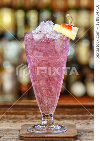 Cocktail detox in the restaurant 128934710