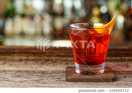 Red cocktail Negroni Red cocktail Negroni 128934712