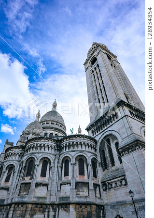 Montmartre water tower with basilica view in Paris Montmartre water tower with basilica view in Paris 128934854