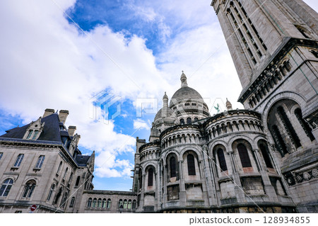 Sacre Coeur basilica and bell tower in Montmartre Paris Sacre Coeur basilica and bell tower in Montmartre Paris 128934855