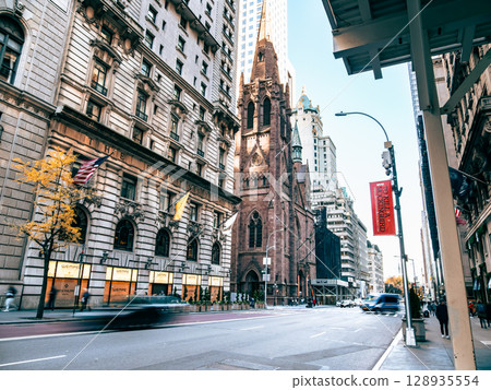 New York Fifth Avenue 128935554