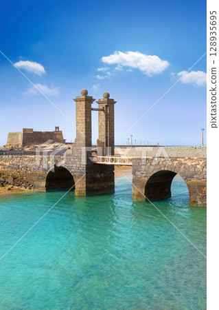 Arrecife Lanzarote castle and bridge Arrecife Lanzarote castle and bridge 128935695