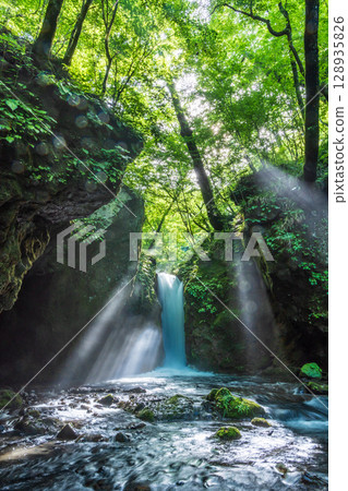 Karuizawa in summer: rays of light shining on Ryugaeshi Falls 128935826