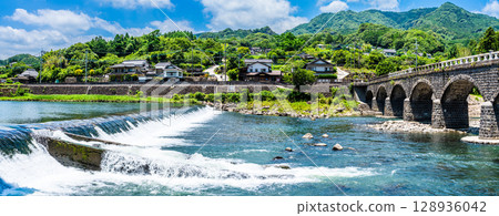 Panorama of fresh greenery on the Yabakei Bridge [Hon-Yabakei, Nakatsu City, Oita Prefecture] 128936042