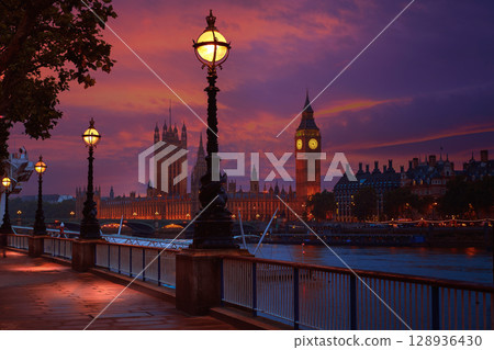 London sunset skyline Bigben and Thames 128936430