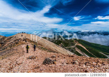 Summer climbing on Mount Norikura 128936503