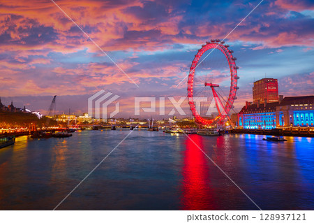 London sunset at Thames river near Big Ben London sunset at Thames river near Big Ben 128937121