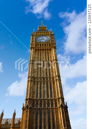 Big Ben Clock Tower in London England Big Ben Clock Tower in London England 128937125