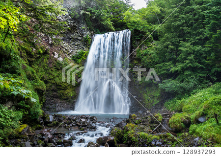 Zengoro waterfall in Norikura Kogen in summer Zengoro waterfall in Norikura Kogen in summer 128937293