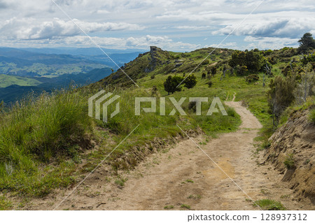 紐西蘭霍克斯灣圖蒂拉貝爾岩環形步道的景色 128937312