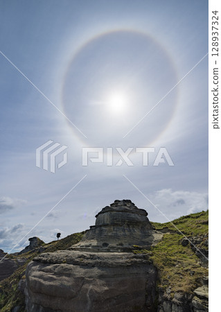 Bell Rock and the sun halo phenomenon in Tutira, Hawke's Bay, New Zealand 128937324