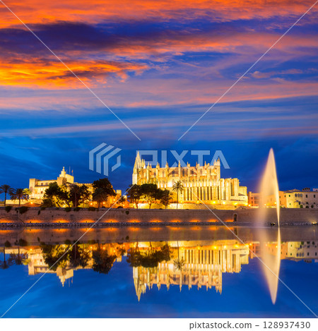 Palma de Mallorca Cathedral Seu sunset Majorca 128937430