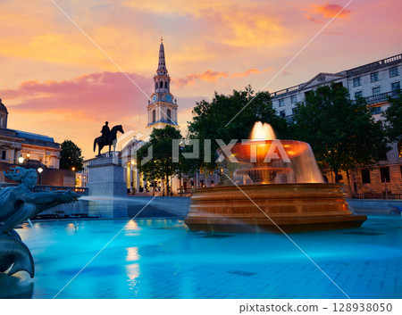 London Trafalgar Square fountain at sunset London Trafalgar Square fountain at sunset 128938050