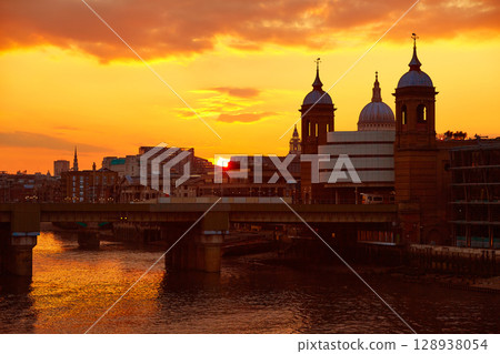 London sunset at Thames with St Paul Pauls London sunset at Thames with St Paul Pauls 128938054
