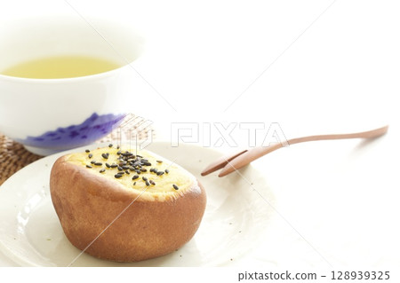 Sweet potato confectionery and Japanese tea 128939325